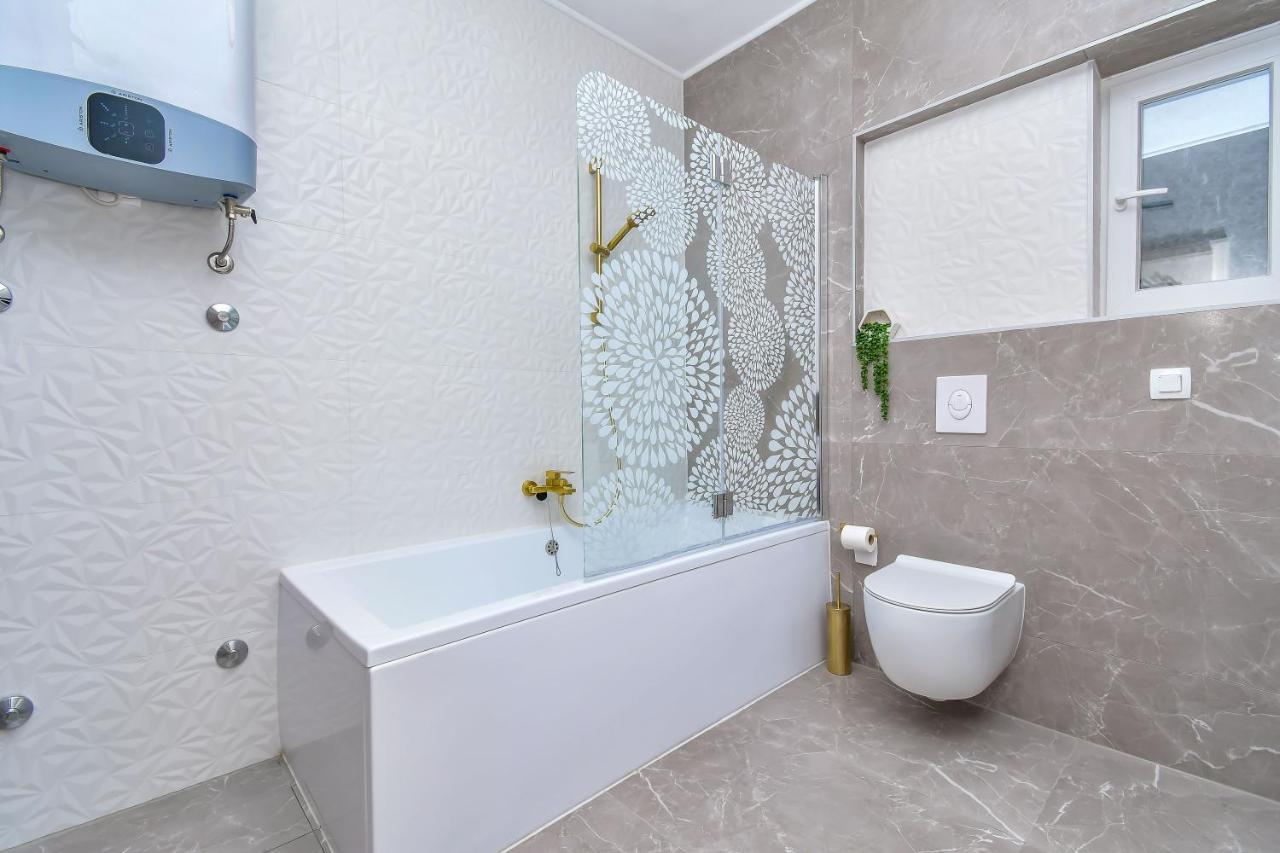 Apartment Ela โอมิช ภายนอก รูปภาพ