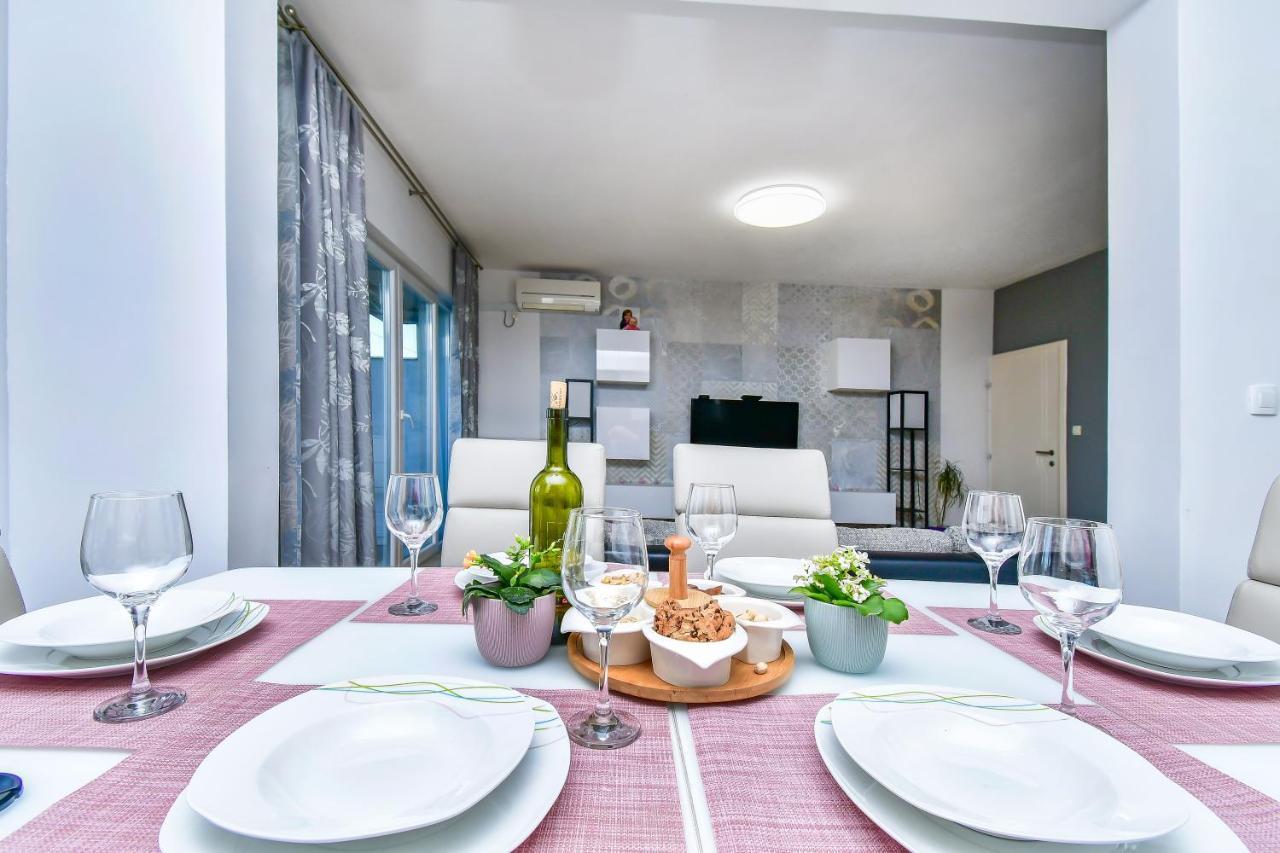 Apartment Ela โอมิช ภายนอก รูปภาพ