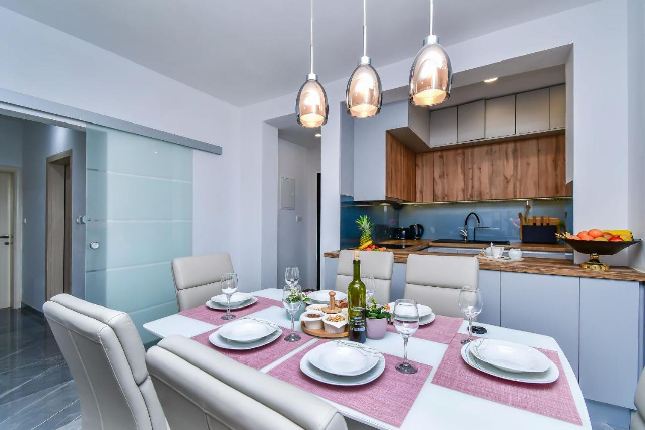 Apartment Ela โอมิช ภายนอก รูปภาพ