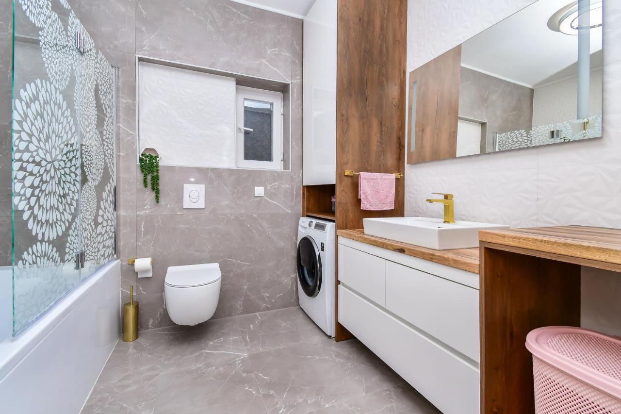 Apartment Ela โอมิช ภายนอก รูปภาพ