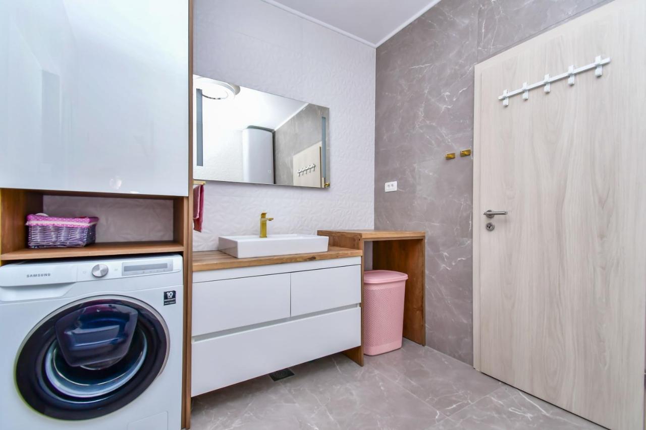 Apartment Ela โอมิช ภายนอก รูปภาพ