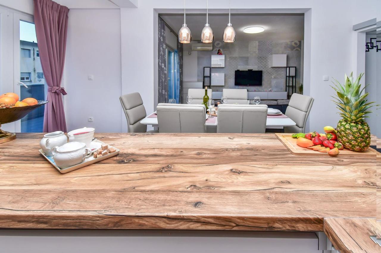 Apartment Ela โอมิช ภายนอก รูปภาพ
