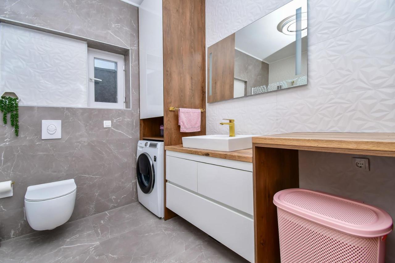Apartment Ela โอมิช ภายนอก รูปภาพ