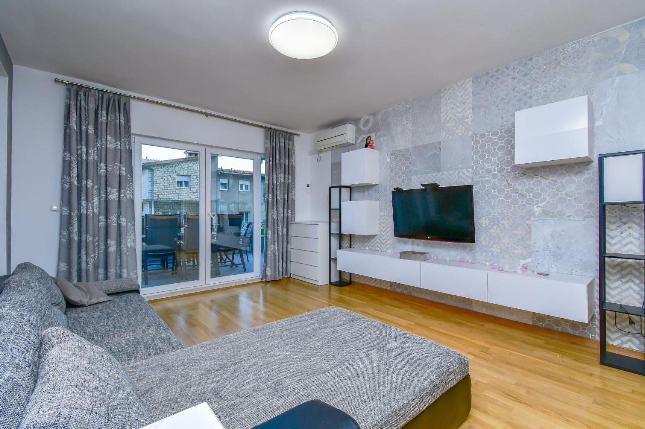 Apartment Ela โอมิช ภายนอก รูปภาพ