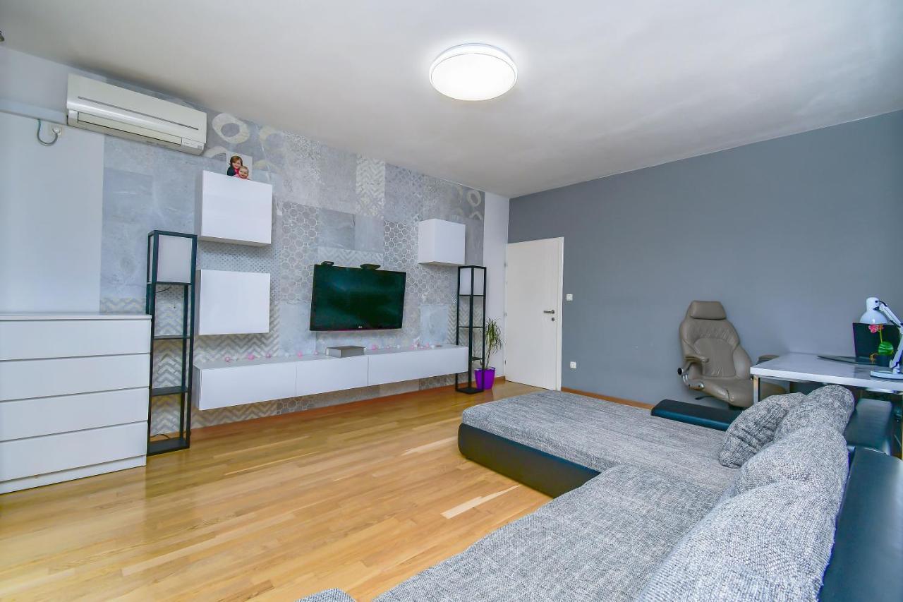 Apartment Ela โอมิช ภายนอก รูปภาพ
